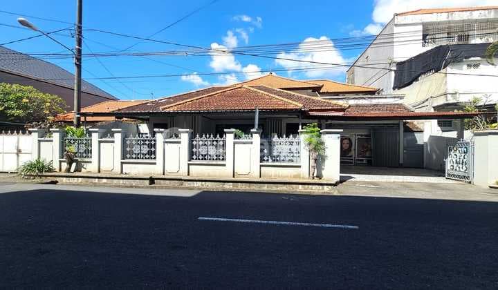 For Sale 4-Bedroom House with Spacious Carport in Central Gatsu Dk