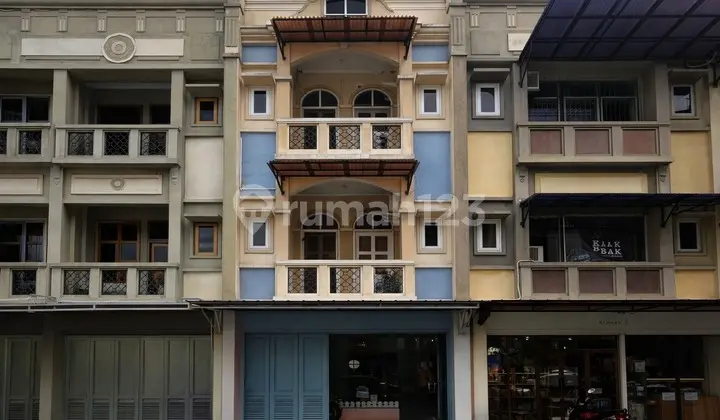 Jual Ruko 3.5 Lantai Bagus Semi Furnished di Singgasana Pradana