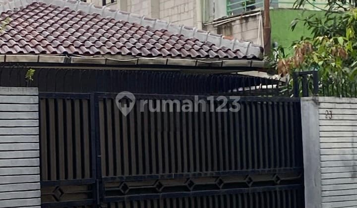 Rumah Pinggir Jalan Raya Lenteng Agung Siap Huni Jakarta Selatan