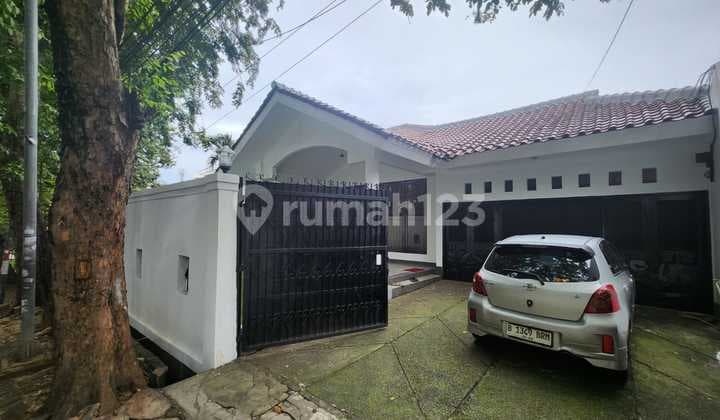 Rumah Area Bangka Kemang Dengan Kolam Renang Jakarta Selatan