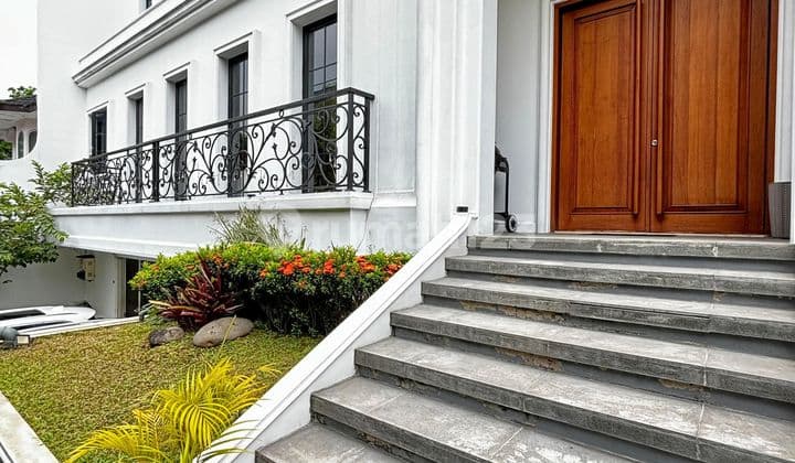 Rumah Mewah Area Senopati Dengan Model American Classic Jakarta