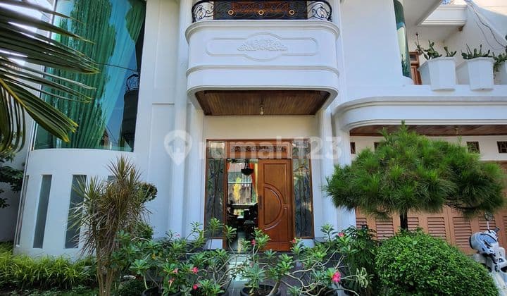 Luxury House with Private Swimming Pool Facility East Jakarta