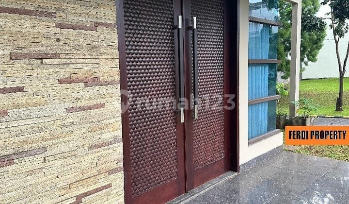 Rumah Mewah Bergaya Minimalist Modern di Citra Grand