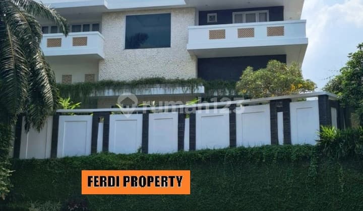 Rumah Mewah Lokasi Hook CitraGran dengan Kolam Renang Pribadi