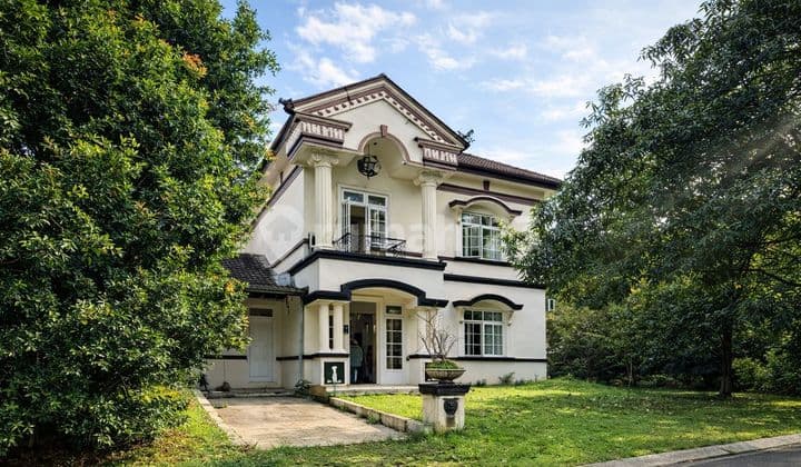 Dijual Rumah Luas Bergaya Clasik Bebas Banjir Dilegenda Wisata Cibubur