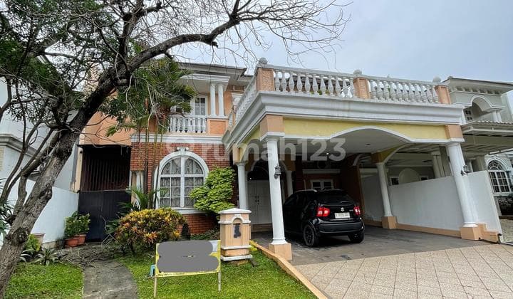 Rumah Luas Ada Taman Belakang Dekat dengan Pintu Tol Kota Wisata Cibubur