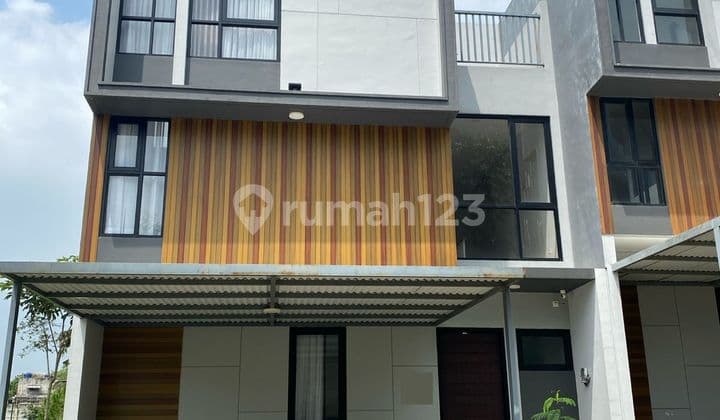 Rumah 3 Lantai Disewakan Bersih di Kotawisata Cibubur