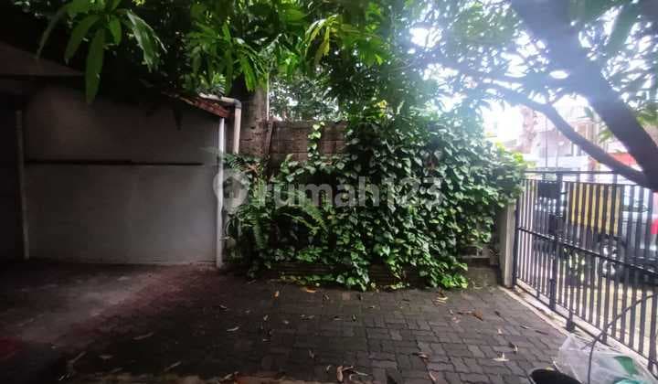 FOR SALE FAST OLD HOUSE IN KEMANDORAN AREA SOUTH JAKARTA