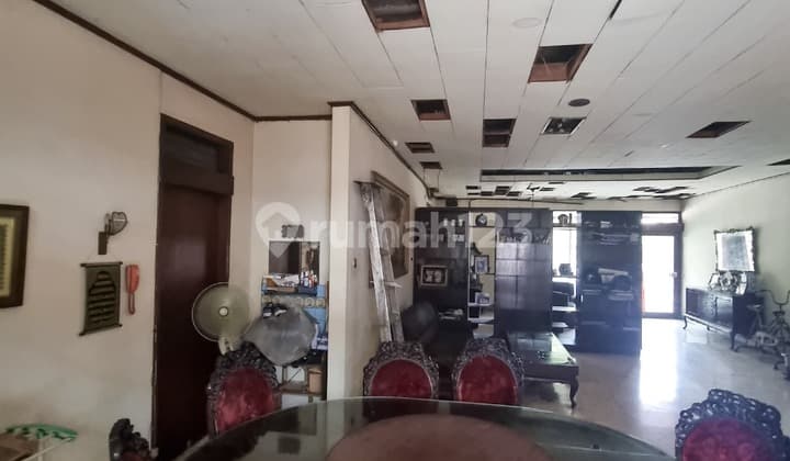 Quick Sale Old House in Dempo Area Kebayoran Baru