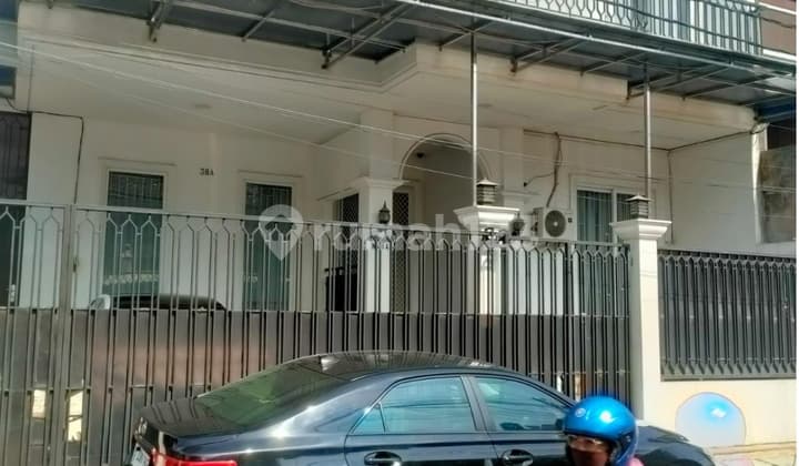 Dijual Rumah Bergaya American Classic, Posisi Hook, Desain Elegan