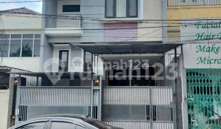 Rumah 7x18 Siap huni lingkungan komplek Taman ratu(TR229)