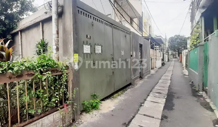 Rumah Tua Lokasi Strategis untuk kos di Grogol(GRG61)