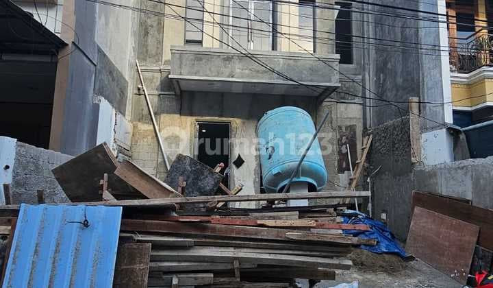 New House 7X18 Strategic Location in Taman Ratu (Tr264)