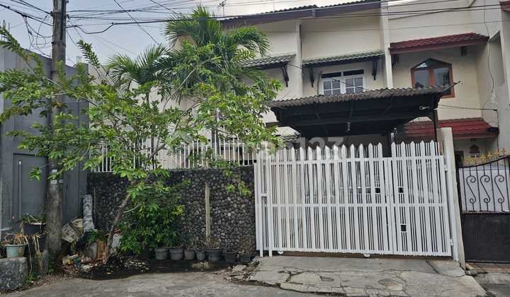 Rumah Siap Huni Strategis Di Taman Ratu(GR86)