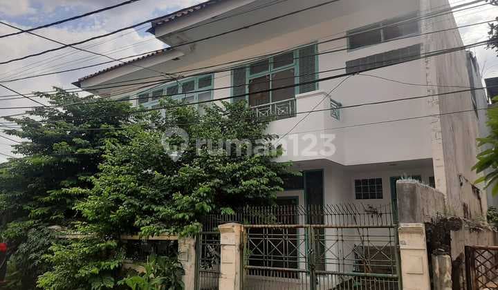 Hoek House Strategic Location in Taman Ratu (tr163)