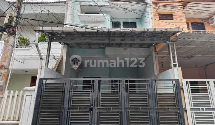 Rumah siap Huni 5x15 strategis bebas banjir Tomang(TM259)