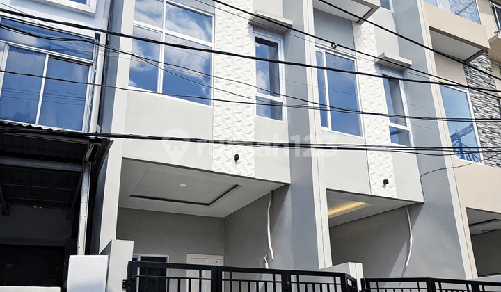 Rumah Baru 3.5X14.5 Strategis di Tomang(Tm277)