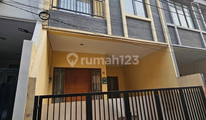 Rumah Siap Huni 5x10.4 strategis di Tanjung Duren(TD366)