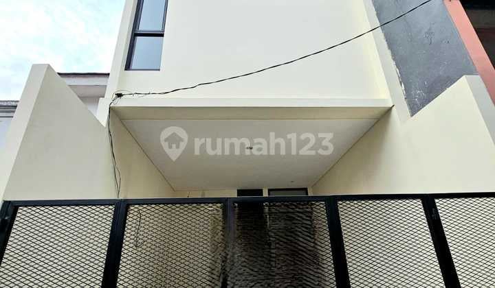 Rumah baru 4x13 Siap Huni bebas banjir Di Tanjung Duren(TD337)