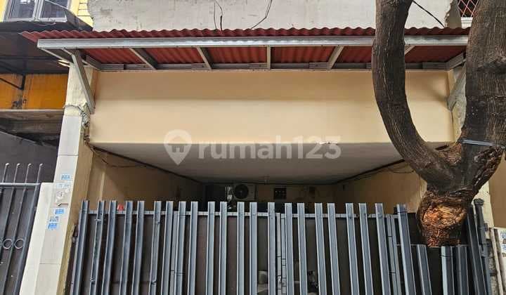 Old house needs renovation 4x13 in Tanjung Duren (TD353)