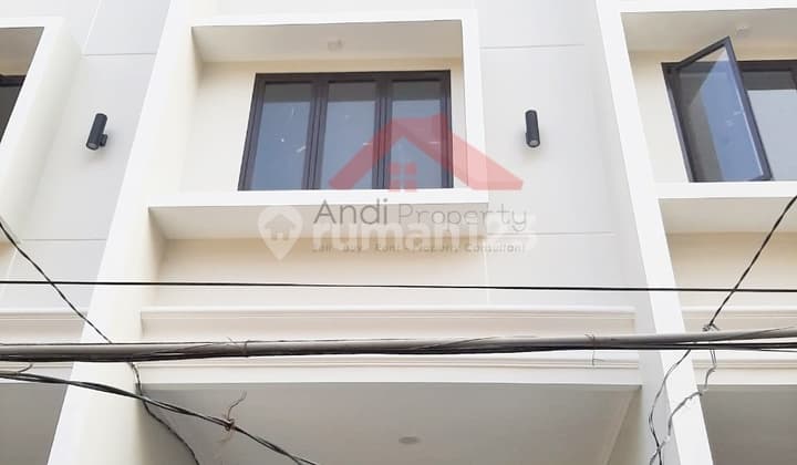 Ruma Baru Siap Huni Straegis Di Taman Ratu(TR142)