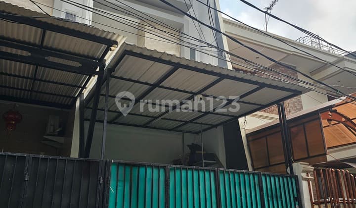 Rumah 60m2 lokasi strategis di Duri Kepa(DK389)