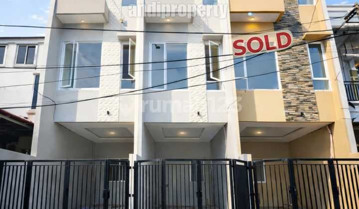 Rumah Baru 3X14.5 Strategis di Tomang(Tm277)
