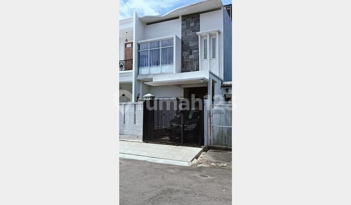 Rumah dalam cluster 3 lantai di Perumahan Intercon (Taman Kebon Jeruk) Kebon Jeruk Srengseng Jakarta Barat
