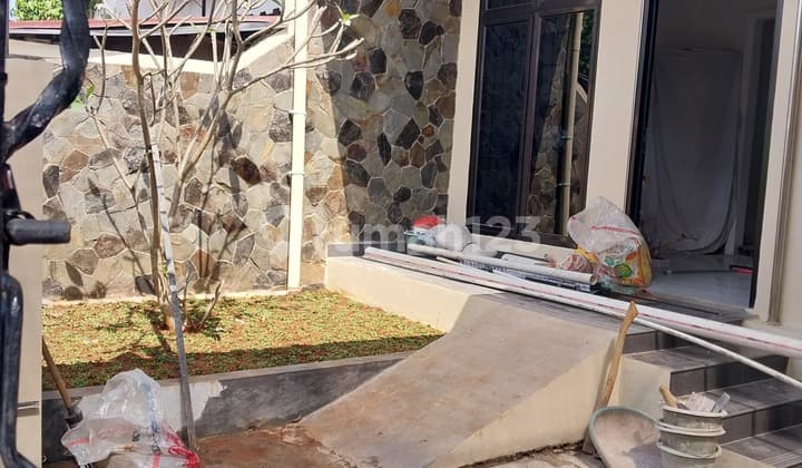 Rumah Mungil Renovasi Bagus 5 Menit ke MRT di Jalan Saikin