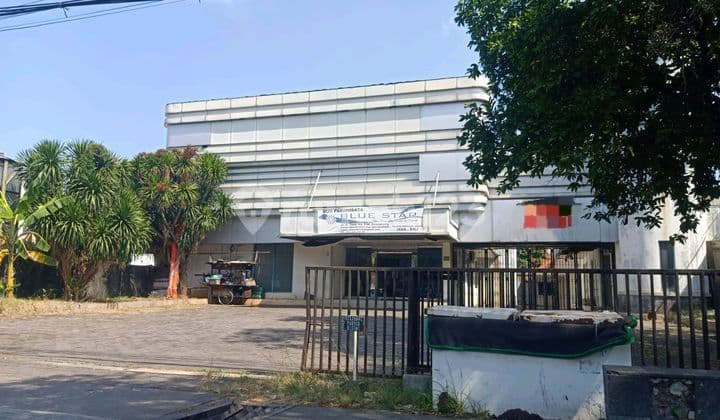 Bangunan Ex Kantor Strategis di Jalan Ahmad Yani Semarang Pinggir Jalan Raya