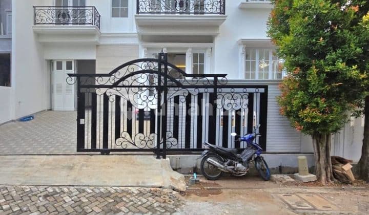 Rumah Baru Hoek Design Modern Classic Dalam Komplek Di Rempoa