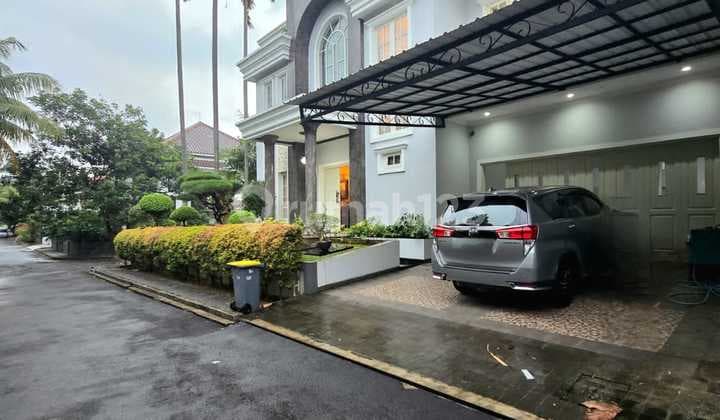 Rumah Hoek dengan Kolam Renang di Cluster Bintaro Jaya Sektor 9