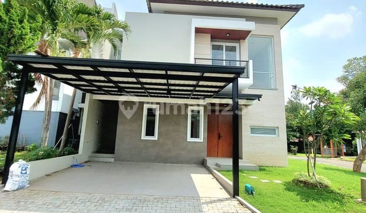 Rumah Modern Hoek Harga Bagus Lokasi Strategis di BSD City