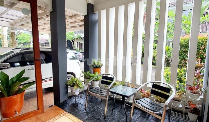 Rumah 2 Lantai Hoek Side dengan Halaman Luas di Bintaro Sektor 9