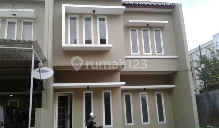 Modern Minimalist House in a One Gate System Cluster in Larangan