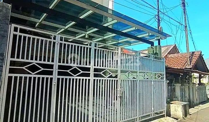 Modern Minimalist 3-Story House in West Tebet, South Jakarta