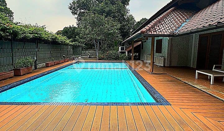 Rumah Mewah Bagus Eksklusif Area Tanah Luas SHM di Bukit Golf