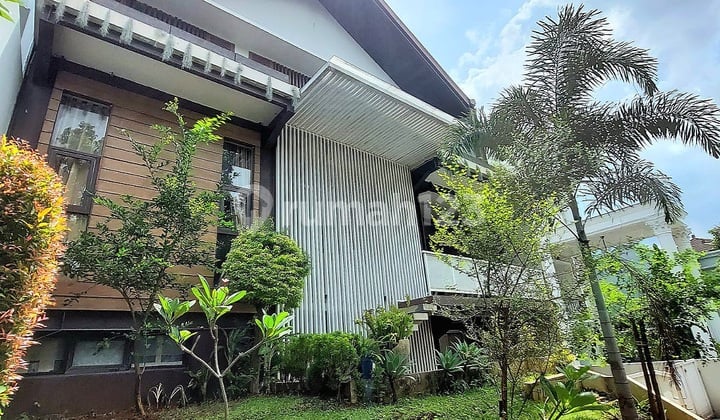 Rumah Modern Industrial Tropical 3 Lantai Dekat Mesjid Raya