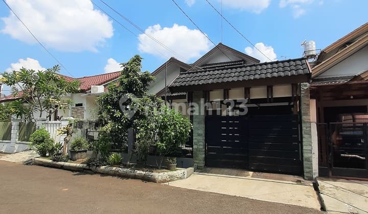 Rumah Dengan Halaman Belakang Luas Lingkungan Nyaman Dekat Mesjid