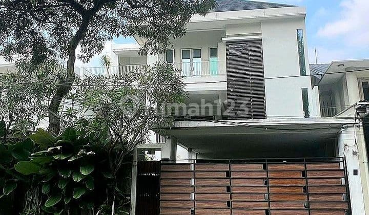 Rumah Modern Ada Kolam Renang Lokasi Eksklusif Pondok Indah