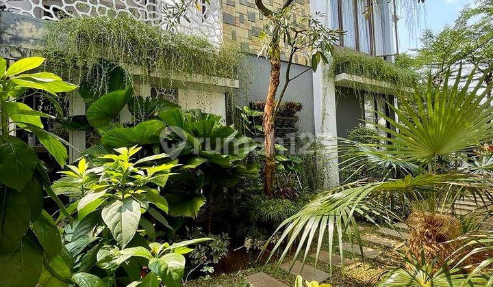 Rumah Modern Tropical Di Hook + Taman Cantik Dekat Rspi Bintaro