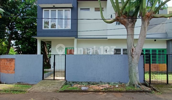Rumah, 2 Lantai, SHM, Dekat Pusat Perbelanjaan, bisa KPR,