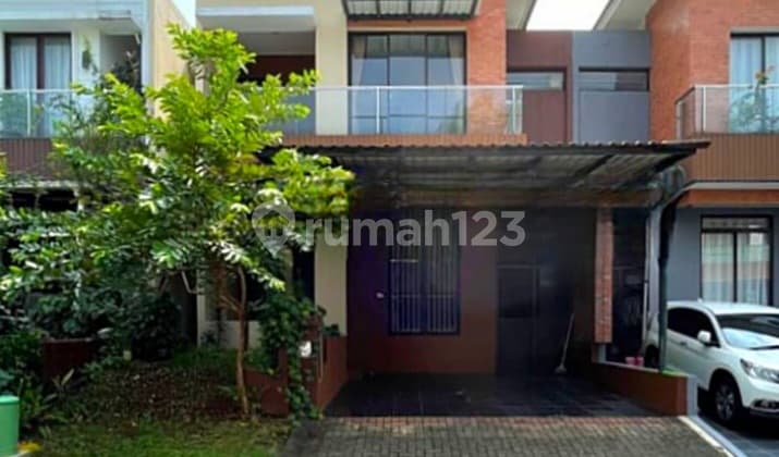 Rumah, 2 Lantai, SHM, Dekat Pusat Perbelanjaan, Siap Huni,