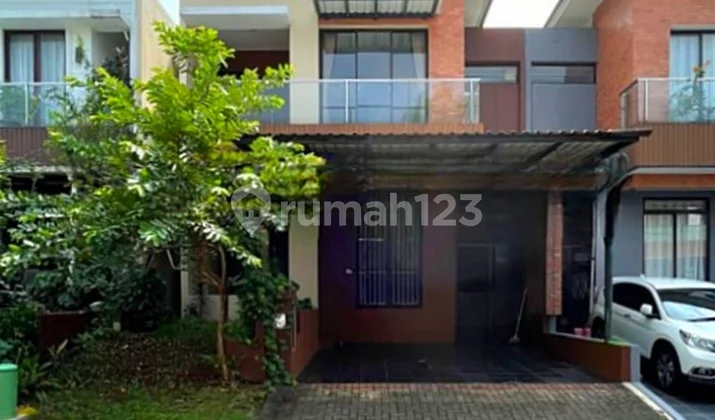 Rumah, 2 Lantai, SHM, Dekat Pusat Perbelanjaan, Siap Huni,
