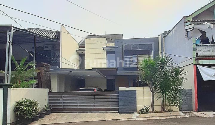 Rumah Modern Desain Arsitek Bagus Lokasi Strategis Dekat Mayapada
