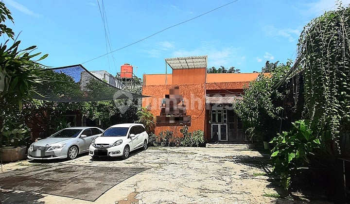 Single-Story Bohemian Mexican Style House Suitable for Office/Business