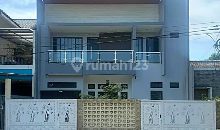 Rumah Bagus Kondisi Baru dengan Kolam Renang Area Boulevard BSD