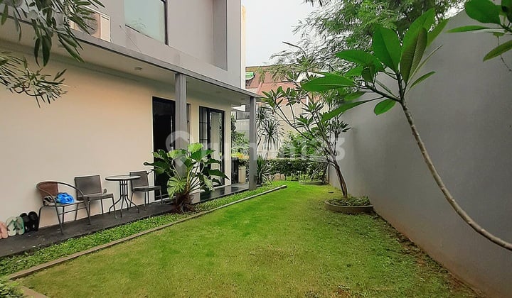Rumah Modern 2 Lantai Siap Huni Dekat Akses Transjakarta