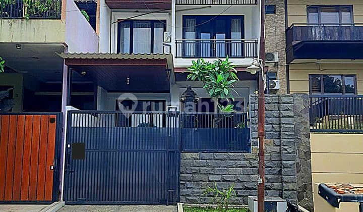 Rumah Modern Bagus 2 Lantai Fully Furnished Hadap Selatan Shm