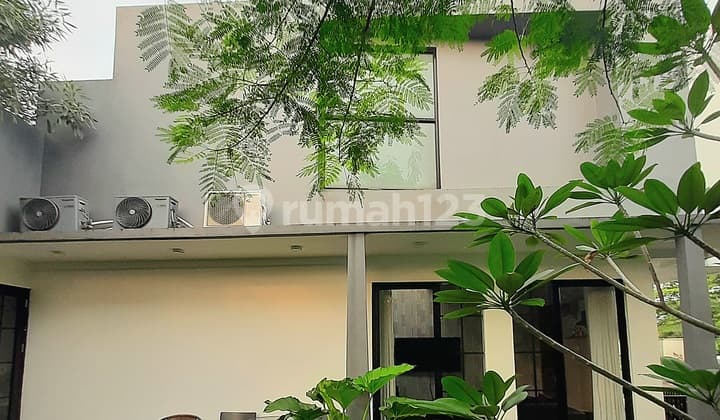 Rumah Industrial Minimalis Bagus Dekat ke Akses MRT Lebak Bulus